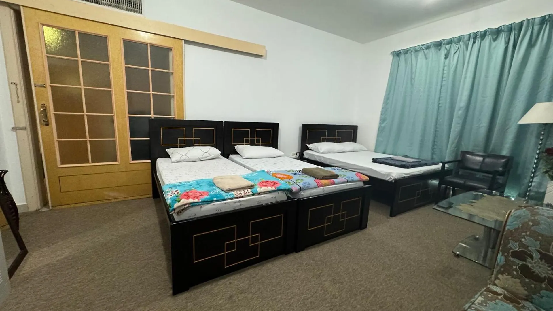 Private Room - Shared Bathroom, No Parking Abu Dhabi Privat bolig