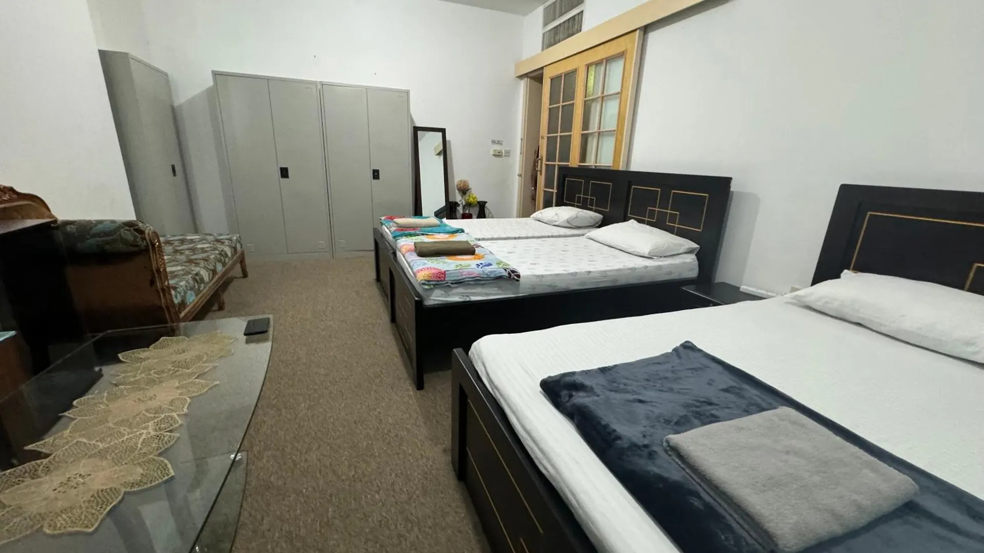 Private Room - Shared Bathroom, No Parking Abu Dhabi 0*,  Förenade Arabemiraten